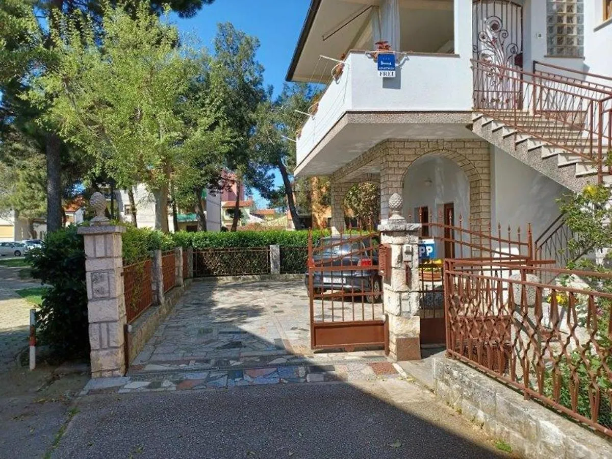 Apartments By The Sea Novigrad - 7335